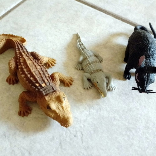 Rubber toy set used, 3 pieces (2 crocodiles and 1 rat)
