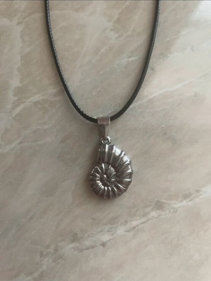 Stainless steel shell necklace like new, gray