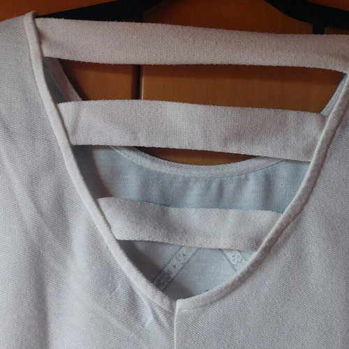 Bershka sleeveless blouse like new, size M, white multicolor