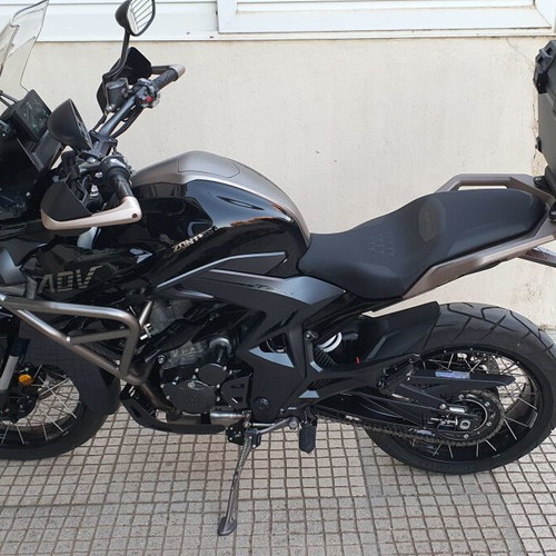 Zontes 350 T2 2023 motorcycle like new with central luggage box