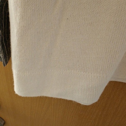Regalinas blouse white like new with bow details on sleeves
