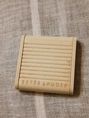 Estēe Lauder Highlights Vintage Like New 1980