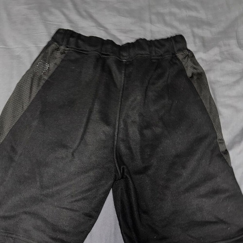 Trapstar men's black bermuda shorts size S like new