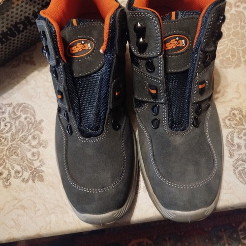 Safety shoes new, size 41