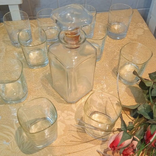 Crystal bottle and 6 crystal glasses like new