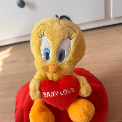 Tweety Bird Plush Toy 1999 like new, heart-shaped pillow