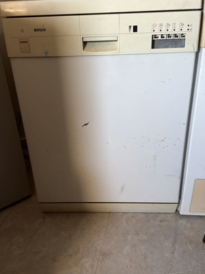 Bosch dishwasher used, functional with broken control buttons
