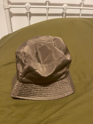 Satin bucket hat like new, gray