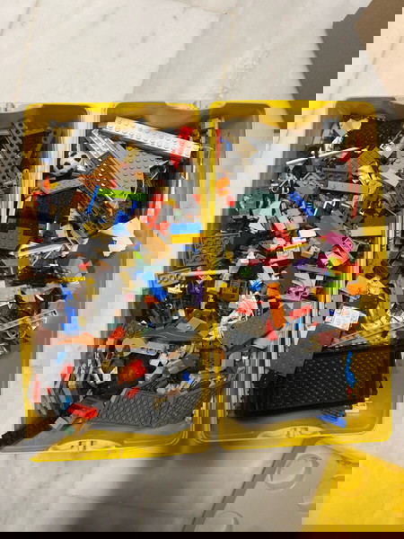 2 κουτιά συλλογή από διαφορετικά κομμάτια Lego