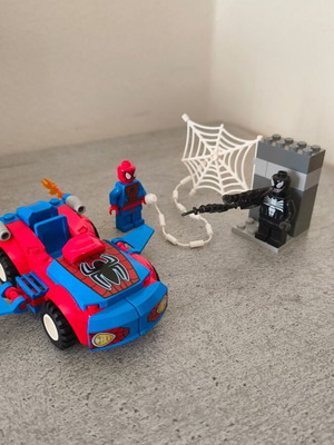 Lego Juniors Spider-Man spider-car pursuit употребяван с уеб аксесоари