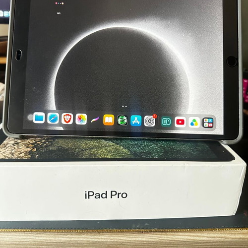 Apple iPad Pro 10.5” (2017) 64GB like new with Apple Pencil and Logitech Combo Touch keyboard