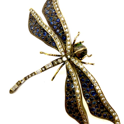 18k Butterfly Ring like new with diamonds and sapphires