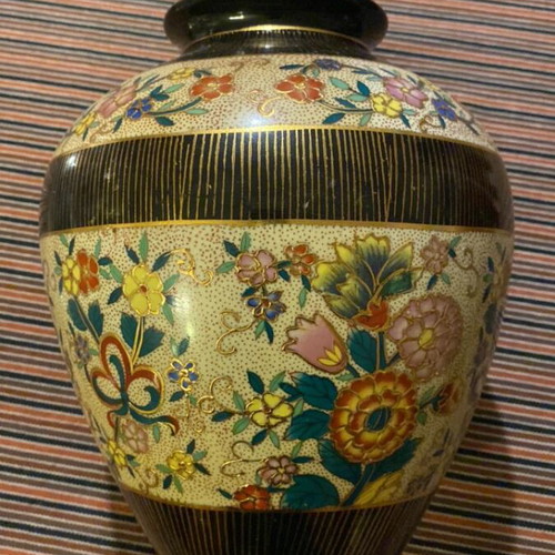 Decorative vase hand-painted like new