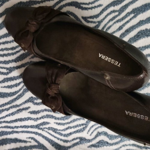 Tessera leather shoes like new, brown with bow