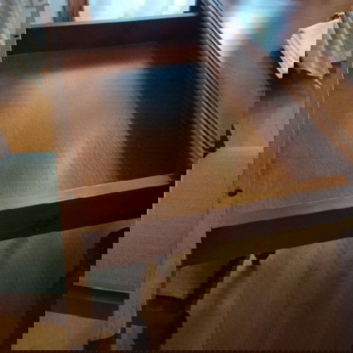 Τραπεζαρία μασίφ καρυδιάς σαν καινούργια με 6 καρέκλες