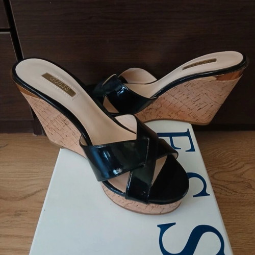 Guess platform shoes like new, size 36, black patent