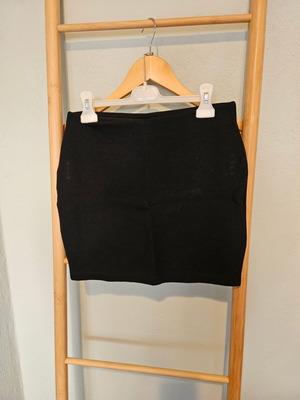 Zara Trafaluc black mini skirt like new, size M 38 10