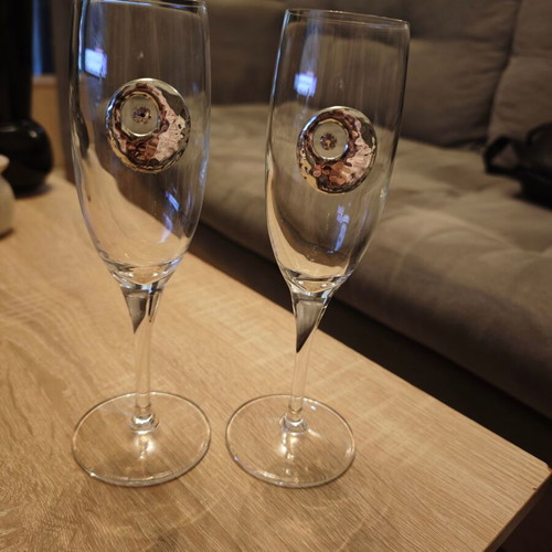 Set of two champagne flutes with Swarovski crystals and hammered details, new