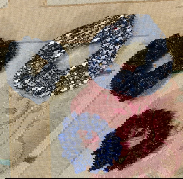 3 ιδιαίτερα scrunchies μαλλιών