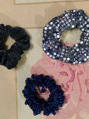 Scrunchies μαλλιών μεταχειρισμένα, πακέτο 3 ιδιαίτερα με παγιέτες και χάντρες