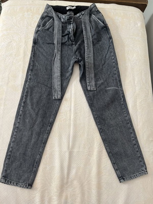 Toi&Moi women's Mommy Fit jeans size XS used, charcoal with red stitch