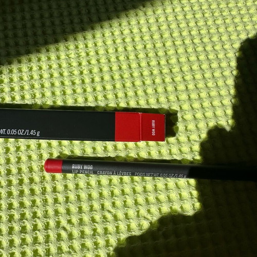 Mac Ruby Woo lip pencil new