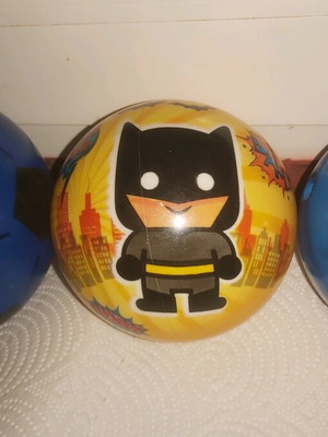 Children's balls like new, set of 3 with various designs