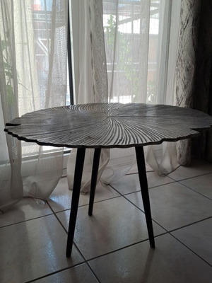 Round iron table, lightweight thin rods, 45 cm height, 56 cm width