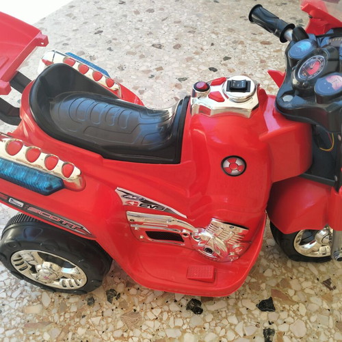 Battery-powered children's motorcycle used, needs battery replacement