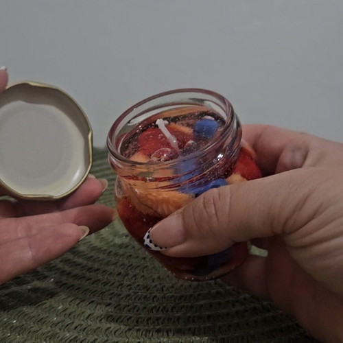 Candle with fruit, new, berries scented