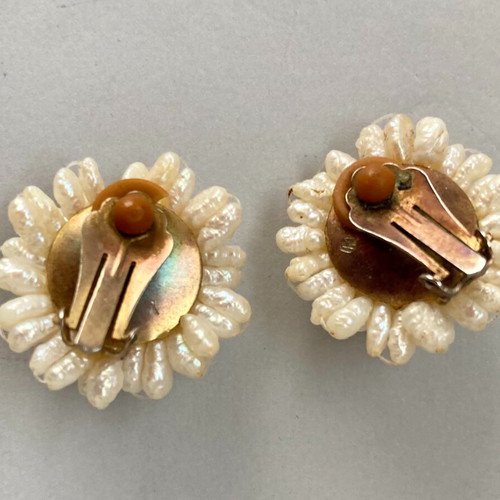 Vintage 1960s pearl set used, necklace and clip-on earrings