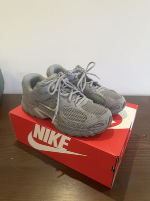 Παπούτσια Nike V5 RNR καθημερινά, μέγεθος 42, γκρι