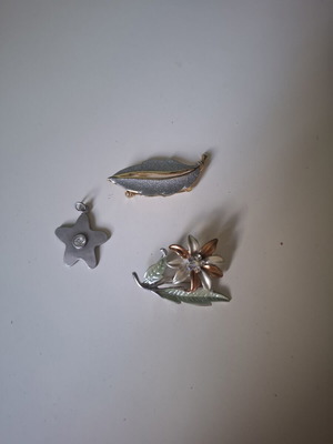 Set of 3 Vintage Jewelry - 2 Brooches (Leaf & Flower) + 1 Star Pendant