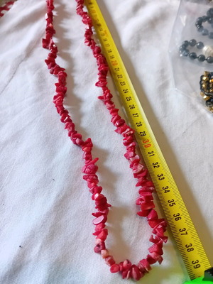 Necklace like new, long with red chip-shaped beads