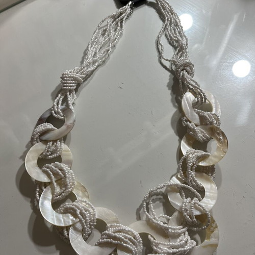 Necklace white summer like new with tag