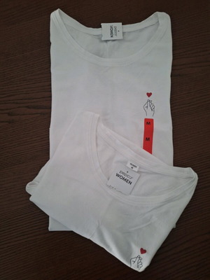 Set of 2 white T-shirts size M new
