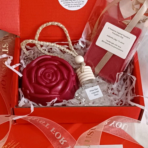 Gift Box Pink Rose Candle, Wardrobe Tablet & Car Diffuser