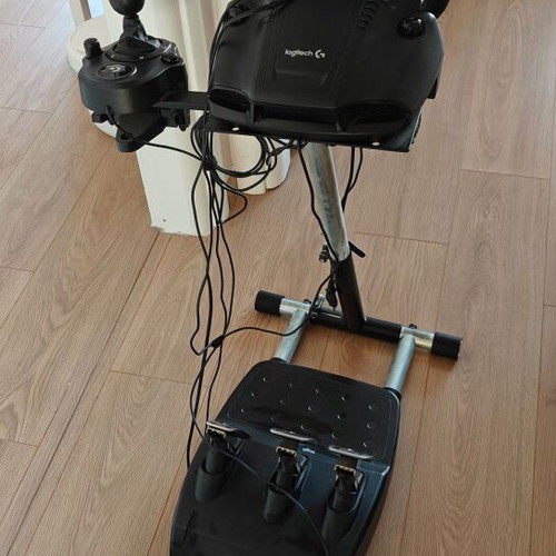 Logitech G29 Driving Force wheel set used with shifter and Wheel Stand Pro