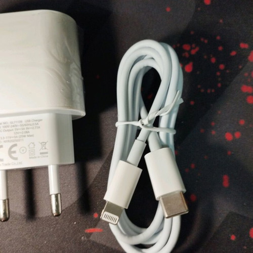 25W PD charger with Lightning cable like new