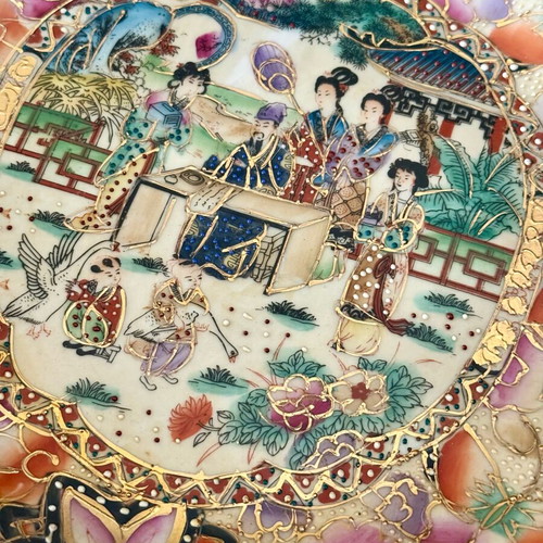 Royal Satsuma decorative plate hand painted like new with gold details