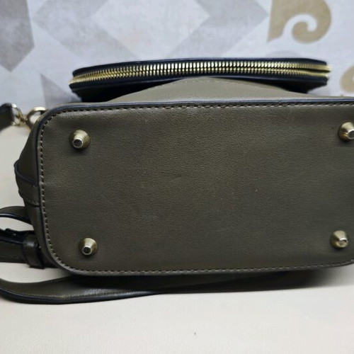 Accesorise bag like new, olive color