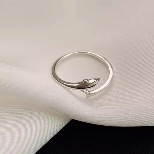 S925 silver ring with dolphin design