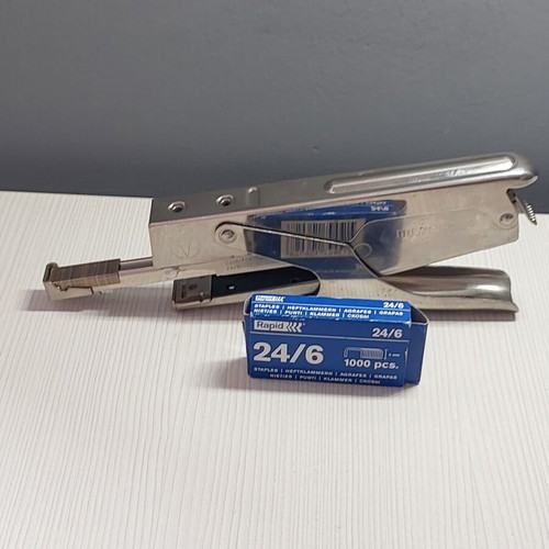 Novita 838 metal hand stapler like new
