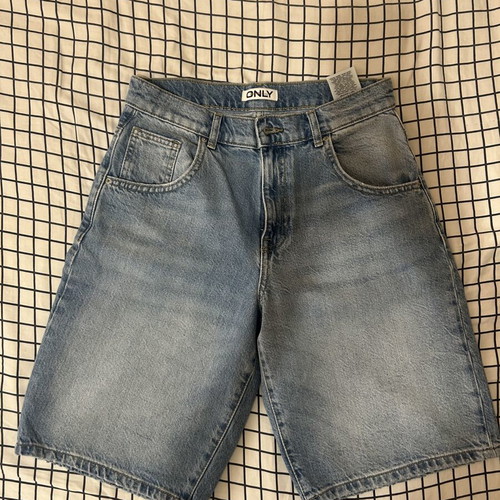 Only bbermuda baggy shorts size S like new, blue
