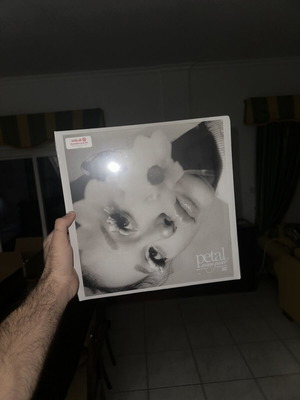 Ariana Grande Petal exclusive cover vinyl