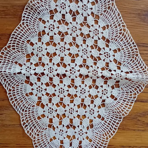 Napkin like new on 1 hook, ecru color