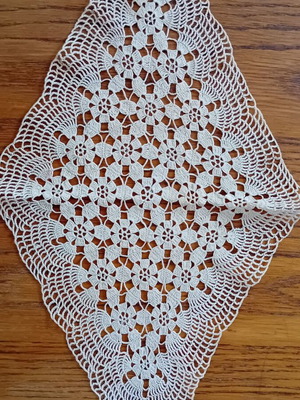 Napkin like new on 1 hook, ecru color