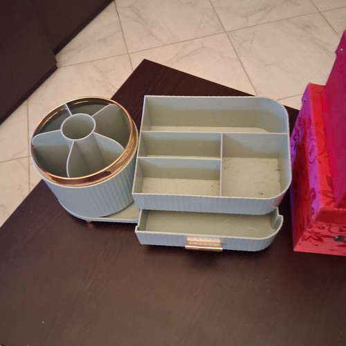 Makeup organizer and storage boxes like new, set