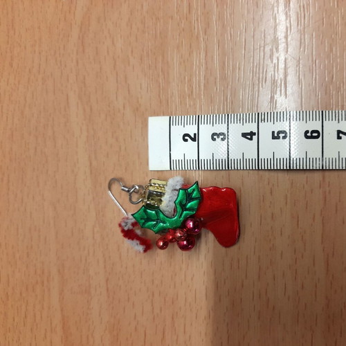 Christmas hanging earrings like new, red and green pair