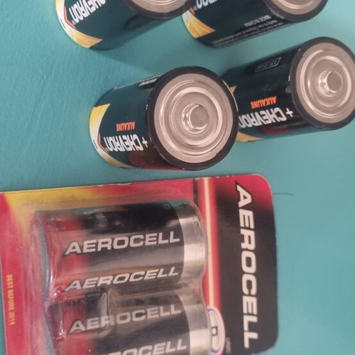 Batteries pack of 6 new, 2 in packaging and 4 loose
